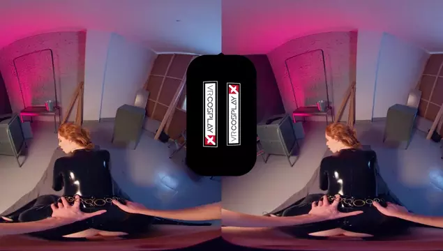Cosplay de porno VR: la Viuda Negra salta sobre una verga dura