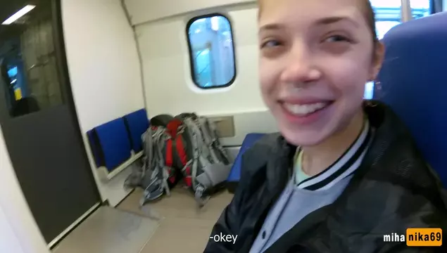 ¡Idiota! Quería retarme, pero yo me animé y se la chupé justo en el tren