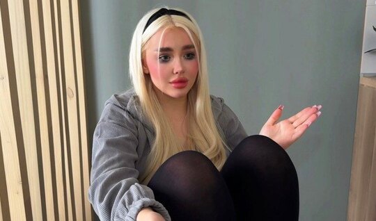Chica rubia con leggins quiere sexo amistoso