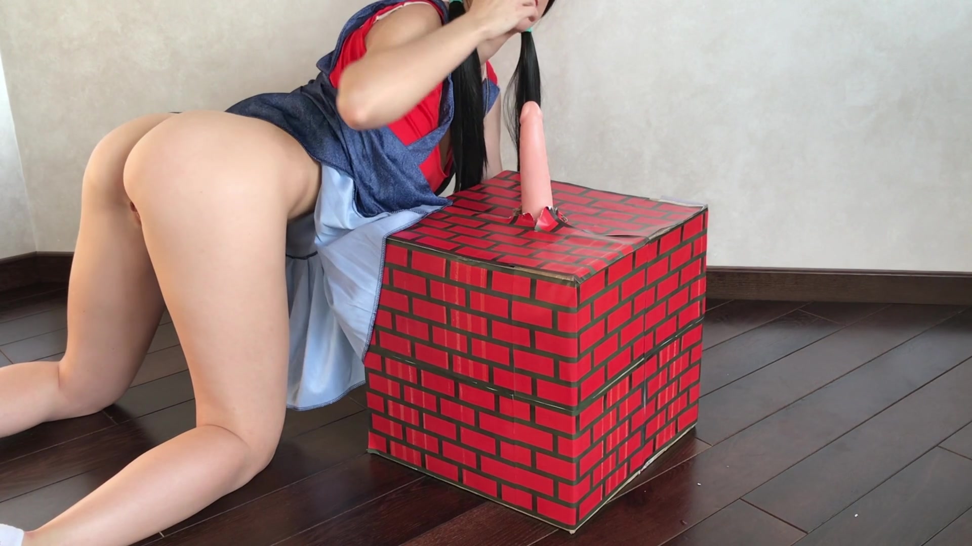 Sorprendió a sus fans masturbándose el coño con el disfraz de Super Mario